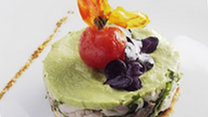 Parmentier de lapin, purée de fèves au piment d'espelette