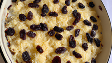 Gratiné de riz aux raisins macérés