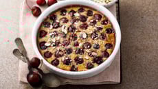 Clafoutis aux cerises noires traditionnel