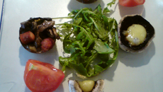 Cake salé, champignons au fromage et roquette