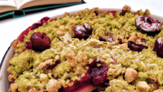 Tarte cerises et crumble pistache