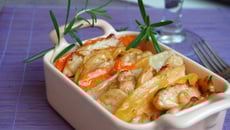 Tian de légumes et poulet sauté crème d'échalote, roquette et mâche