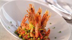 Gambas à l'ail et sa gourmandise de pois à la provençale
