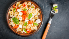 Salade de farfalles aux tomates crues