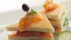 Sandwich club au saumon fumé