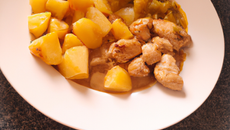 poêlée de pommes de terre et poulet au curry