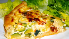 Quiche aux courgettes, chèvre et tomates séchées