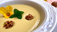 Velouté de Buttercup aux parfums de noisette et de cerfeuil