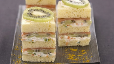 Minis sandwichs au kiwi de l'Adour, saumon fumé et fromage frais