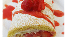 Gâteau roulé aux fraises et mascarpone
