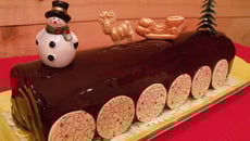 Bûche chocolat / fève tonka & glaçage au chocolat brillant