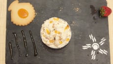 Carpaccio de fraises, vinaigre de mangue, chantilly feve tonka