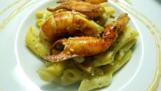 Homard rôti au beurre, pâtes aux champignons des bois et à la marjolaine