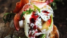 Tartines gourmandes à la Fourme d'Ambert