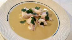 Effeuillé de cabillaud sur velouté poireaux-gingembre