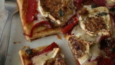 Tarte fine au chèvre et poivrons grilés