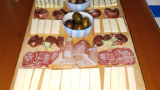 Bouchées apéritives, coppa, pruneaux et Comté