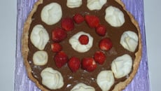 Tarte meringuée à la mousse au chocolat et aux fraises
