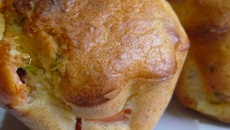 Muffins au parmesan et aux tomates fraîches