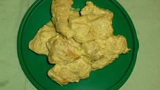 Curry de poulet, crème fraîche et champignons