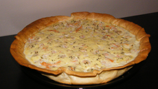 Quiche au saumon et crevettes sur pâte brisée