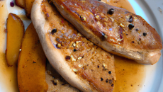 Escalopes de foie gras aux poires fondantes et Williamine