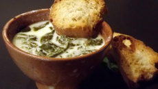 Œuf poché dans sa sauce printaniére