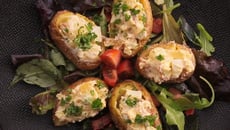 Pommes de terre au four farcies à la viande de grison