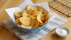 Chips de pommes de terre maison croustillantes