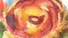 Tartelettes aux pêches à la crème d'amandes