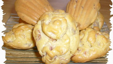 Madeleines aux noix et jambon cru