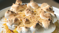 Crumble de crème miel / citron meringuée.