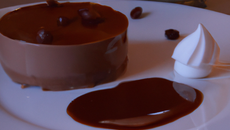 Mousse au chocolat et fond de café