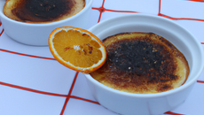 Crème brûlée maison au chocolat et à l'orange