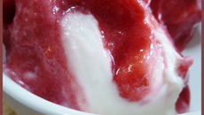Sorbet à la framboise et yaourt à la grec