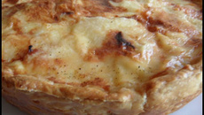 Tarte savoyarde, tarte feuilletée aux oignons et au vin blanc