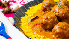 Boulettes d'agneau épicées, sauce au curry