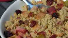 Crumble de pommes / rhubarbe et raisins secs