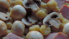 Coquillettes au jambon et aux champignons