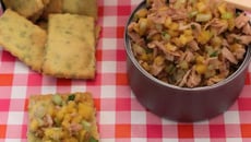 Salade de thon en sucré salé et ses crackers