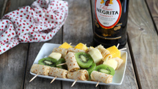 Brochettes de crêpes aux fruits