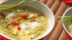 Soupe asiatique au poulet et au Philadelphia