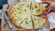 Pizza aux 4 fromages facile et rapide