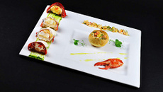 Homard et son condiment citronné, burrata à la mangue, puri farci avec la pince