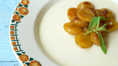 Blanc-manger aux amandes et mirabelles