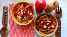 Salade de Penne rigate aux poivrons grillés et au chèvre