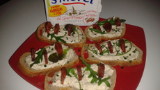 Buschetta de créme d'artichaut au St Morêt et chorizo