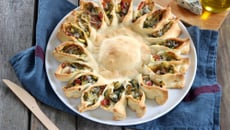 Pizza soleil aux courgettes, jambon et Fourme d'Ambert