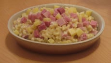 Gratin de coquillettes, jambon, merguez et champignons