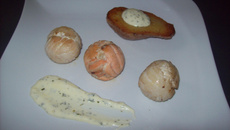 Billes de saumon et de cabillaud avec sa crème d'ail